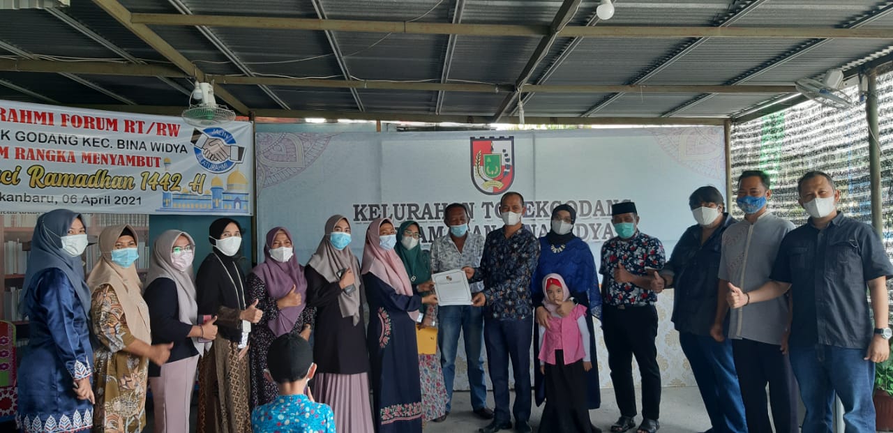 Kukuhkan RT 02 RW 07 Tobek Godang, Yasir minta agar masyarakat taat Prokes dan Vaksinasi